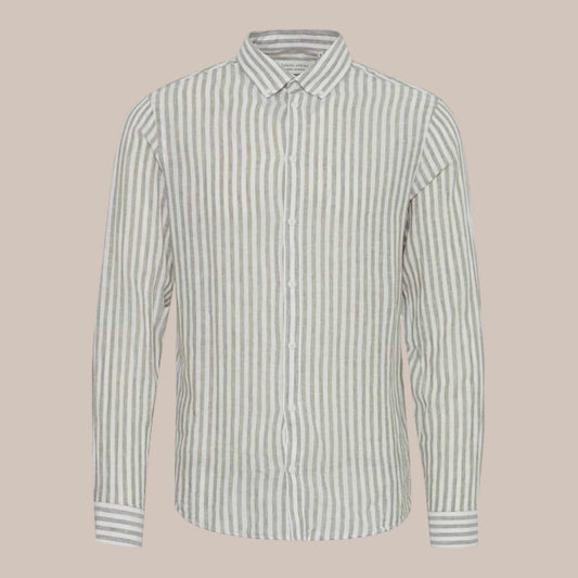 CFANTON LS BD Striped Linen Mix Shirt Vetiver, Grøn Stribet Hørskjorte til Mænd fra Casual Friday. Her set forfra.